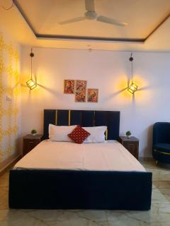 ICONIC RETREAT by ATULYAM STAYS - Prayagraj - 5