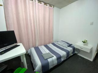 Habitación con baño particular, lindas áreas comunes - 8