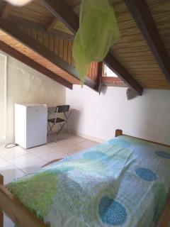 STUDIO / HAUT DE VILLA / / VUE SUR MER / SALONORAT - 4