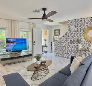 Lovelee Villa Cozy 2-Story Home - Cape Coral - 2
