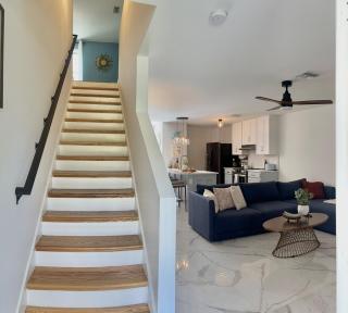 Lovelee Villa Cozy 2-Story Home - Cape Coral - 3