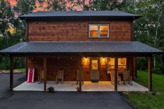 Secluded Cabin Hot Tub, Game Room and Fireplace - Pigeon Forge - 8