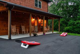 Secluded Cabin Hot Tub, Game Room and Fireplace - Pigeon Forge - 6