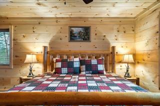 Secluded Cabin Hot Tub, Game Room and Fireplace - Pigeon Forge - 1