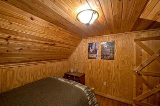 Rippling Waters Retreat, Riverfront Rustic Cabin - Townsend - 5