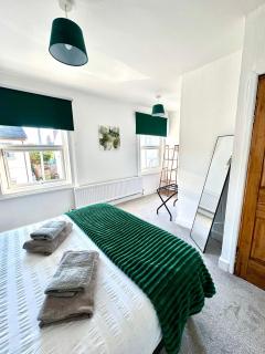 2-bedroom house in Cheltenham town centre - 9