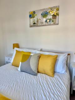 2-bedroom house in Cheltenham town centre - 2