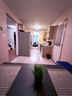 4 Bedroom House steps to 401, Perfect for long stays - Belleville - 5