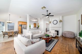 Stylish 4BR Retreat in West Houston - Prime Spot - 9