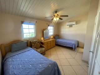 Delightful waterfront villa close to the beach - 5