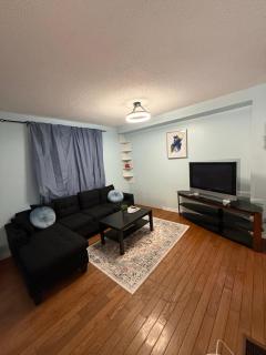 4 Bedroom House steps to 401, Perfect for long stays - Belleville - 2