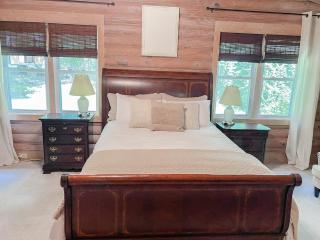 Secluded Spacious Cabin in Cary - Cary - 7