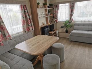 3 Bedroom Mersea Beach Retreat-Getaway by the Sea - West Mersea - 1