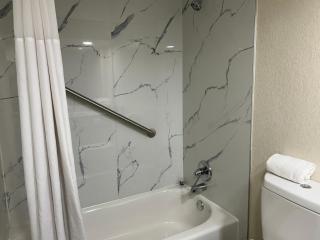 Hilltop Inn & Suites - 3