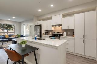 Pet Friendly 2 Bed Close to Downtown - 6