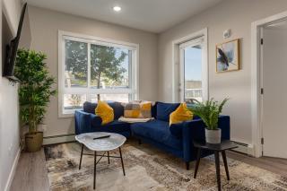 Pet Friendly 2 Bed Close to Downtown - 3