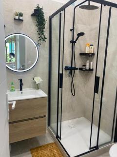 Appartement cosy avec oasis privée, salle de jeux, vélos bienvenus - 5