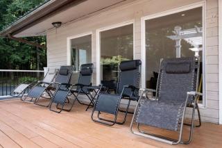 New Renovated 5BR on 10 Acres near Lake w Hot Tub - Sanbornton - 3