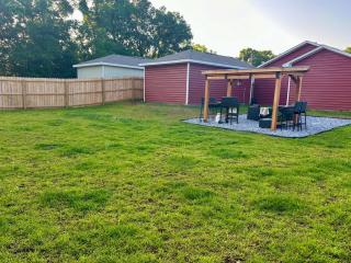 Close to Downtown, Beaches, and NAS! - Pensacola - 4