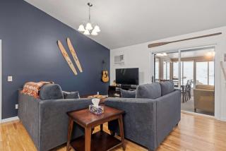 Tranquil 3BR Retreat Game Room Deck Beach Pass - 5