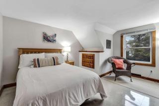 Scraggy Neck 5-Bed Retreat, Fenced Yard with Deck , Sleeps 10, Dog-Friendly, Grill, Community Boat Ramp & Playground, Scenic Loop for Walking and Biking, Perfect Vacation Getaway, 24 Hour Hospitality - 5