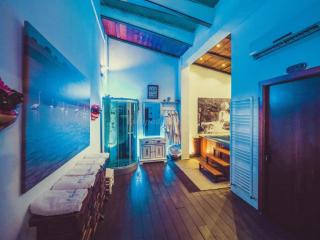 Attractive cottage with private garden - 8