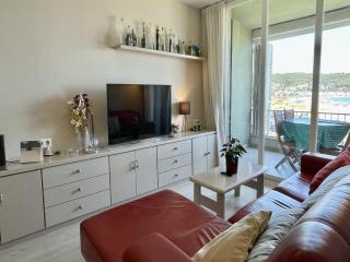 Beachfront Apartment in Spain with Pool Access - L'Estartit - 1