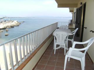 Apartment in Spain with Beachfront View - L'Escala - 6