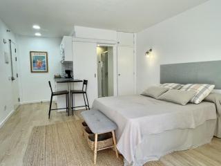 Holiday home with one room and pool - Pals - 5