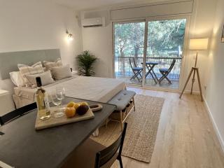 Holiday home with one room and pool - Pals - 8