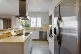 Beach front apartment with private beach - 4