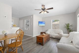 Captains Quarters Dog Near Ami Patio Tv - Bradenton - 1
