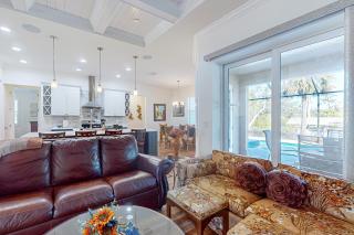 Riverfront Haven Retreat - North Port - 6