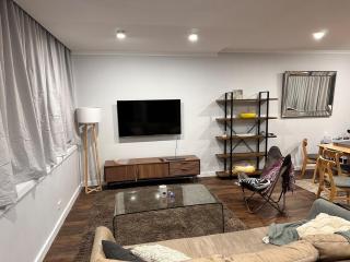 3 Bedroom City Apt, Big Yard & Park Views - Sleeps 7 - Adelaide - 4