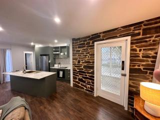 3 Bedroom City Apt, Big Yard & Park Views - Sleeps 7 - Adelaide - 5