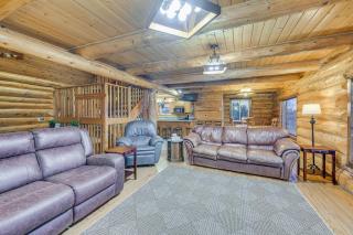 Less Than 1 Mi to Kenai River Spacious Cabin with Deck! - Sterling - 5