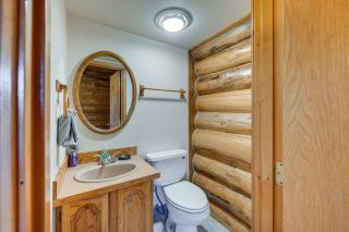 Less Than 1 Mi to Kenai River Spacious Cabin with Deck! - Sterling - 1
