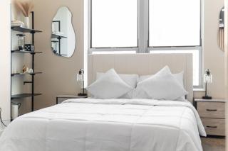 LUX Apt in Midtown with Skyline Views and FREE Parking - Houston - 4