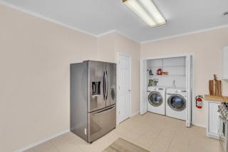 Bayshore Bungalow - Your Perfect Beachside Escape with Stunning Coastal Views - Keansburg - 1