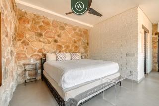 1 BR Mountain Retreat - 5 min to Beach - Pool - 9