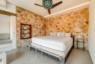 1 BR Mountain Retreat - 5 min to Beach - Pool - 3