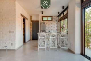 1 BR Mountain Retreat - 5 min to Beach - Pool - 2