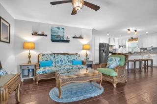 Blue Fish Shack by Oak Island Accommodations - 6
