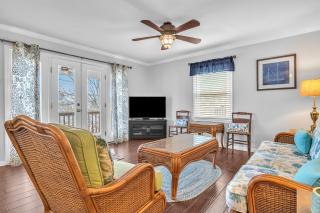 Blue Fish Shack by Oak Island Accommodations - 5