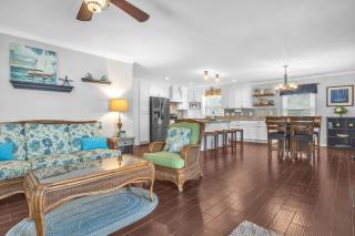 Blue Fish Shack by Oak Island Accommodations - 4
