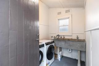 StayAU 4BRM Charming Modern Home in Mt Colah - Mount Colah - 2