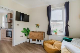 Modern Cosy Corner Flat - 2 Bed close to 2x tube stations - Londra - 8