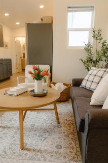 Cozy Downtown Havens - 5