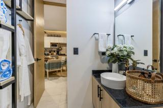 Luxurious 1BDR w King bed, private dipping pool and infinity pool with ocean views - 6