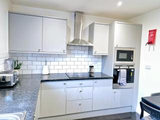 Cosy Luxurious Large 3 bedroom house, free parking, free WiFi - Havering - 7